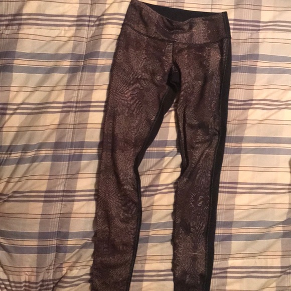 Lululemon pants size 4 - Picture 1 of 2